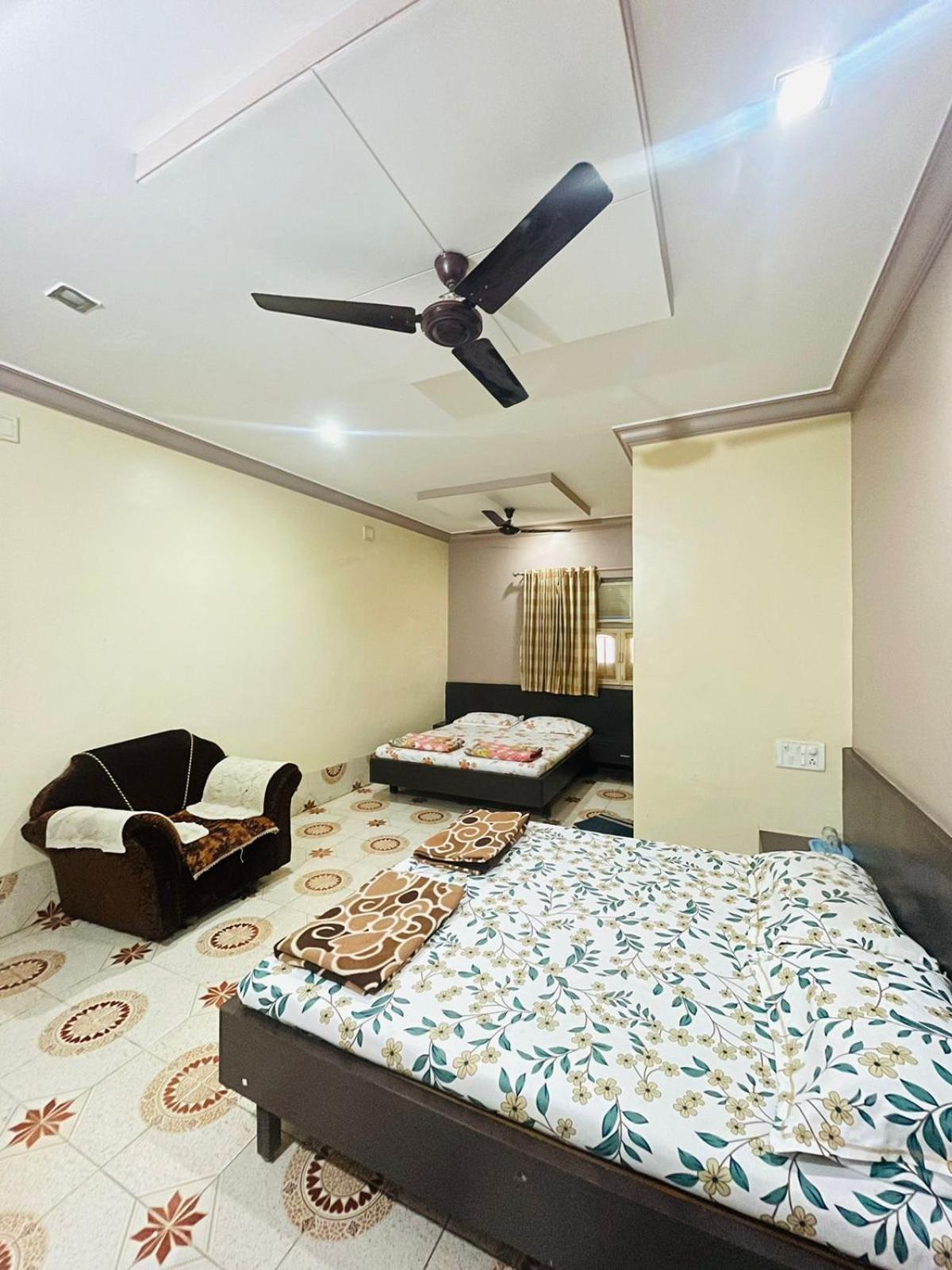 Hotel Rajdhani And Guest House Gujarat - Best Family Hotel In Halol Near Pavagadh And Halol Gidc Exteriör bild