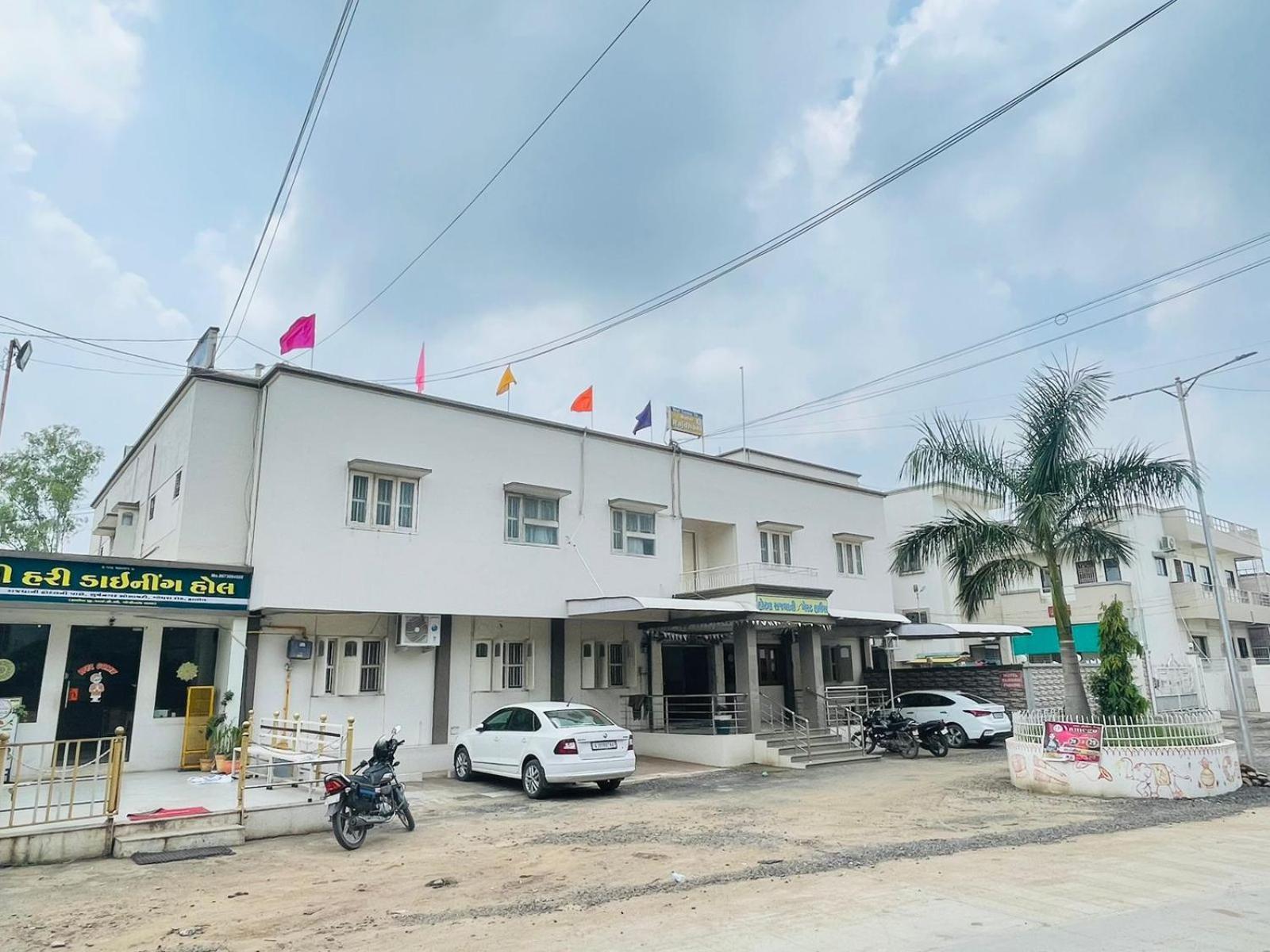 Hotel Rajdhani And Guest House Gujarat - Best Family Hotel In Halol Near Pavagadh And Halol Gidc Exteriör bild