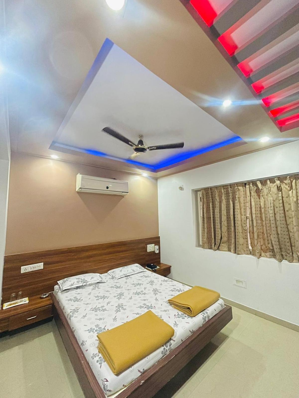 Hotel Rajdhani And Guest House Gujarat - Best Family Hotel In Halol Near Pavagadh And Halol Gidc Exteriör bild