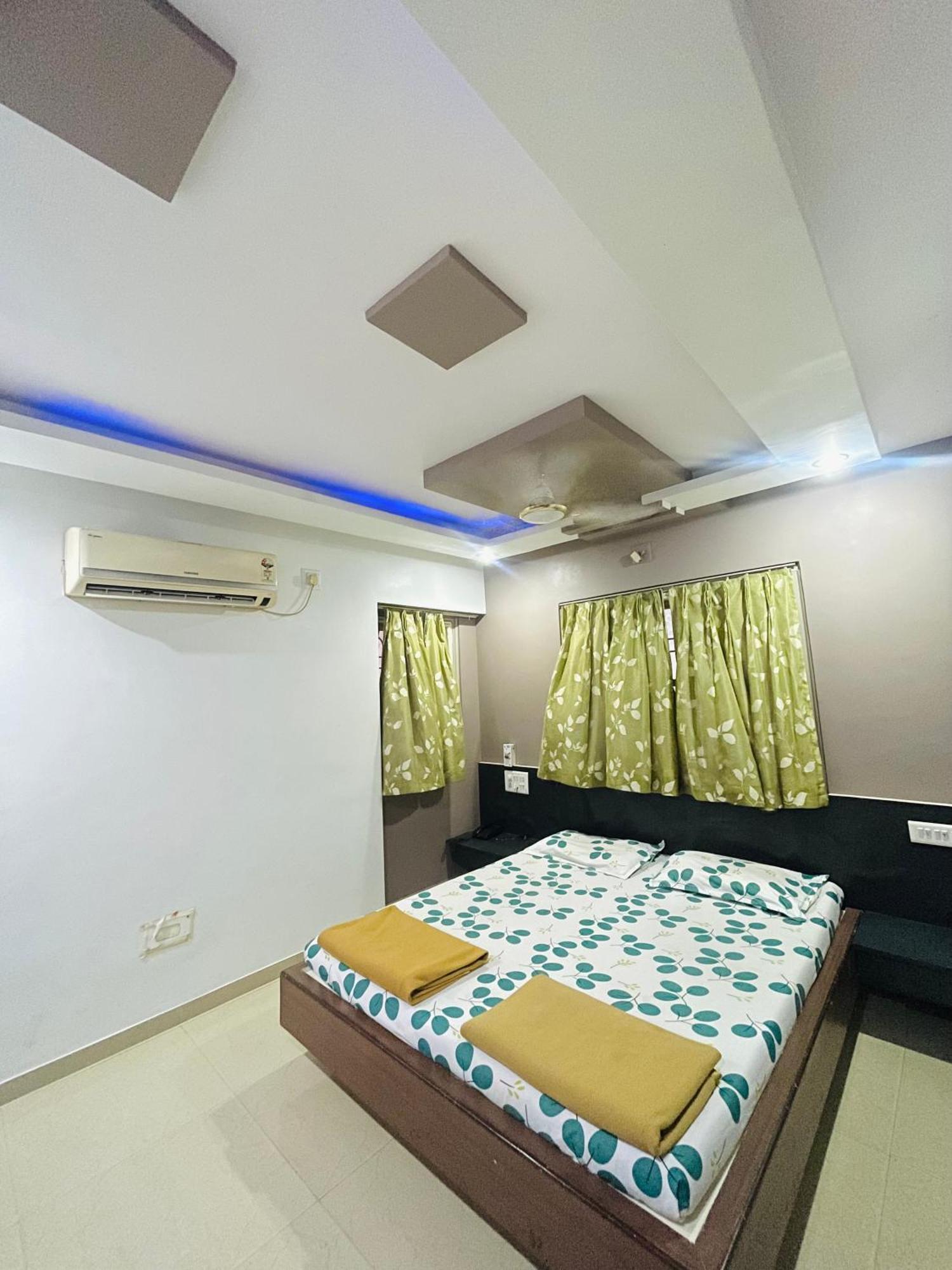Hotel Rajdhani And Guest House Gujarat - Best Family Hotel In Halol Near Pavagadh And Halol Gidc Exteriör bild
