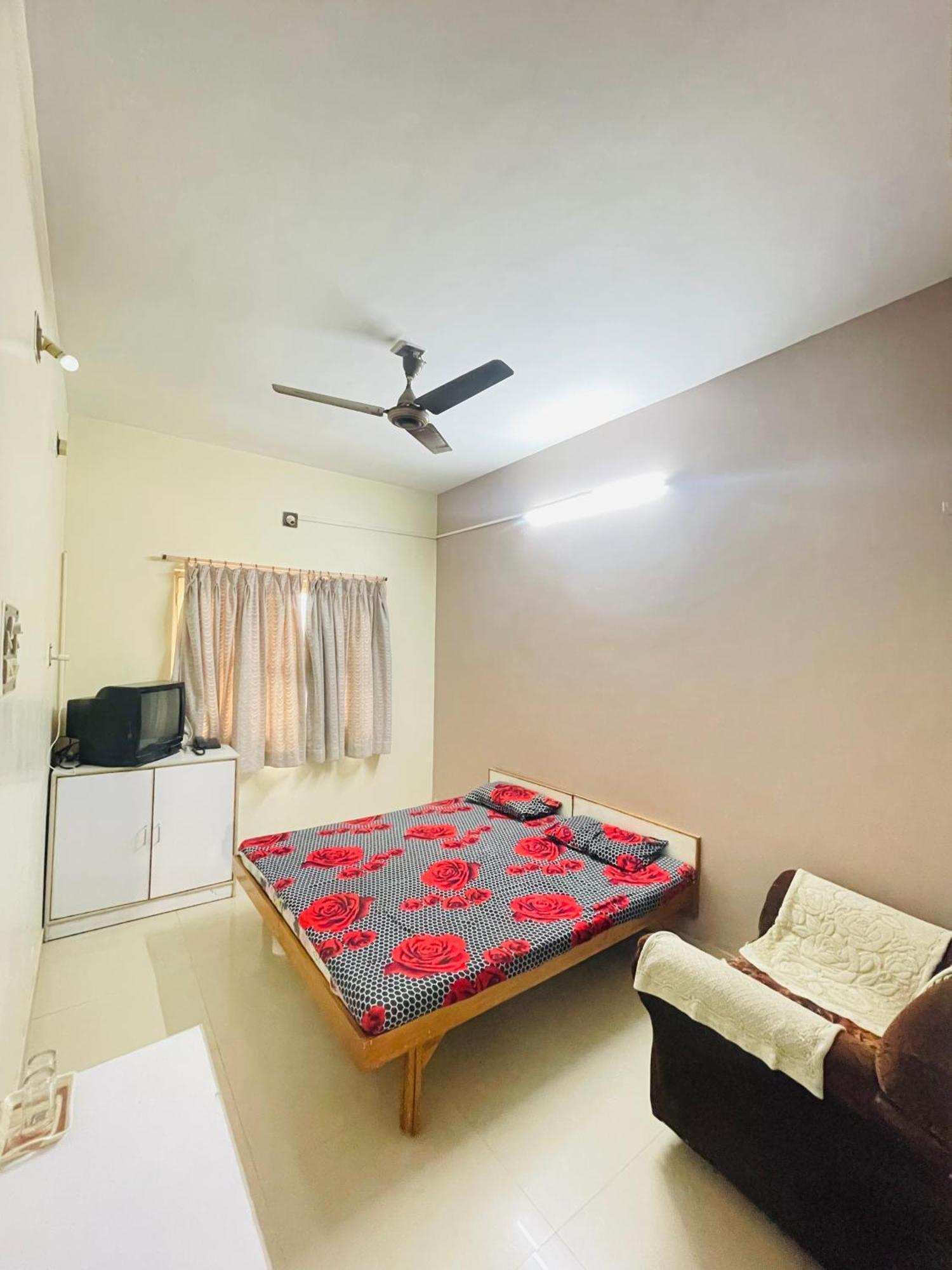 Hotel Rajdhani And Guest House Gujarat - Best Family Hotel In Halol Near Pavagadh And Halol Gidc Rum bild