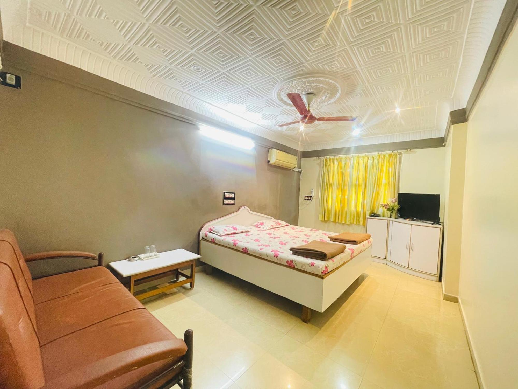 Hotel Rajdhani And Guest House Gujarat - Best Family Hotel In Halol Near Pavagadh And Halol Gidc Exteriör bild