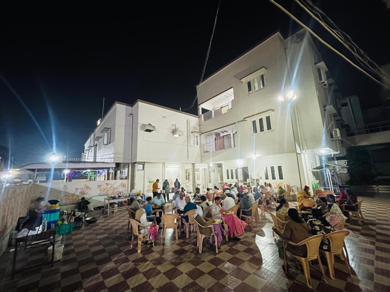 Hotel Rajdhani And Guest House Gujarat - Best Family Hotel In Halol Near Pavagadh And Halol Gidc Exteriör bild
